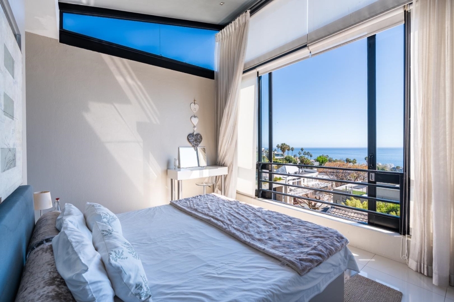 5 Bedroom Property for Sale in Fresnaye Western Cape